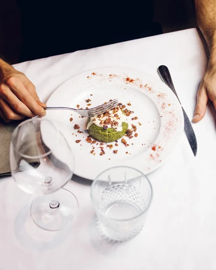 Sformatino di verdure di stagione con fonduta di parmigiano, servito al tavolo